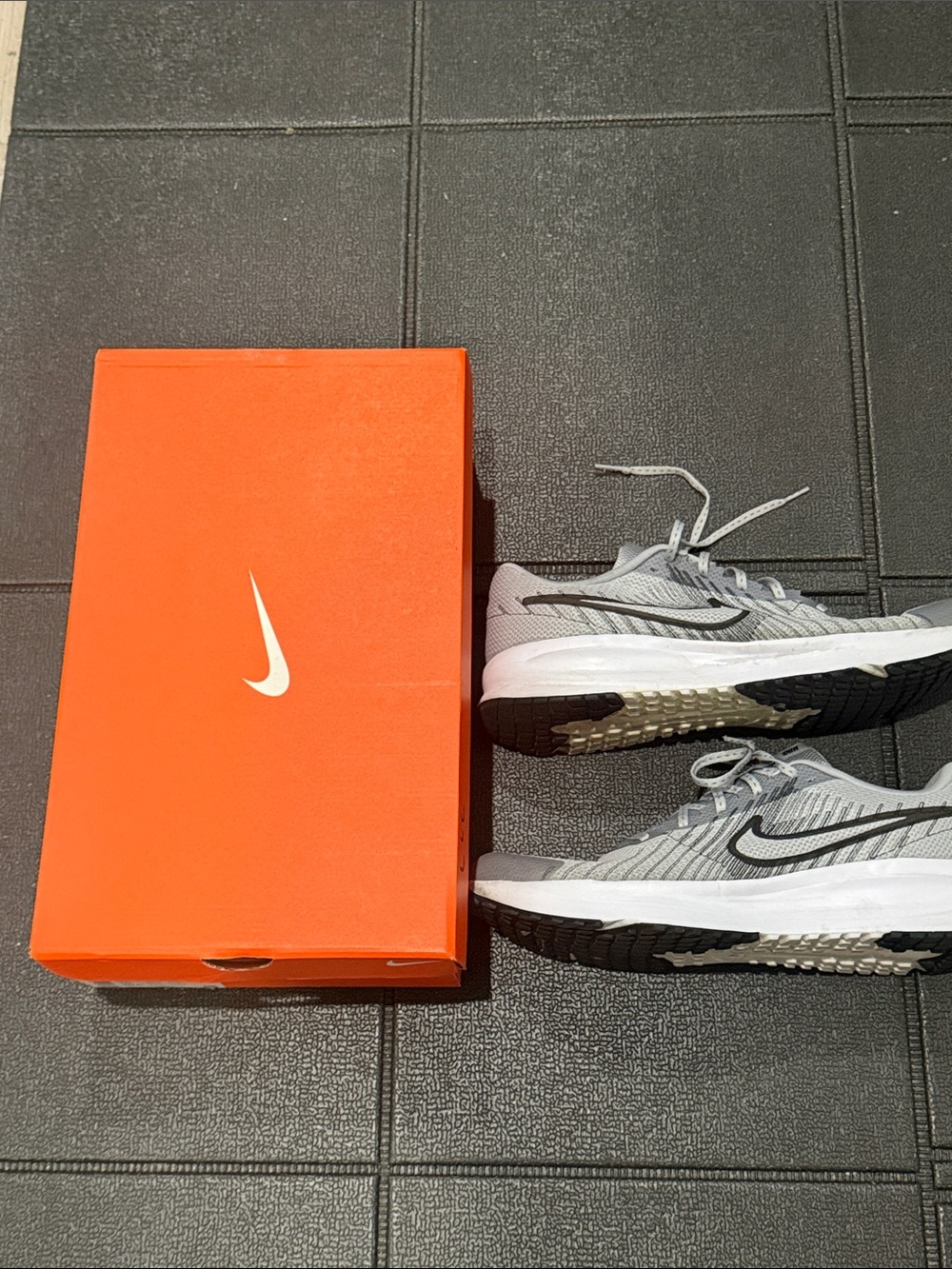 MENS NIKE DEFY SNEAKER